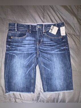 Gap 1969 Denim Bermuda Shorts Size 27/4 NWT